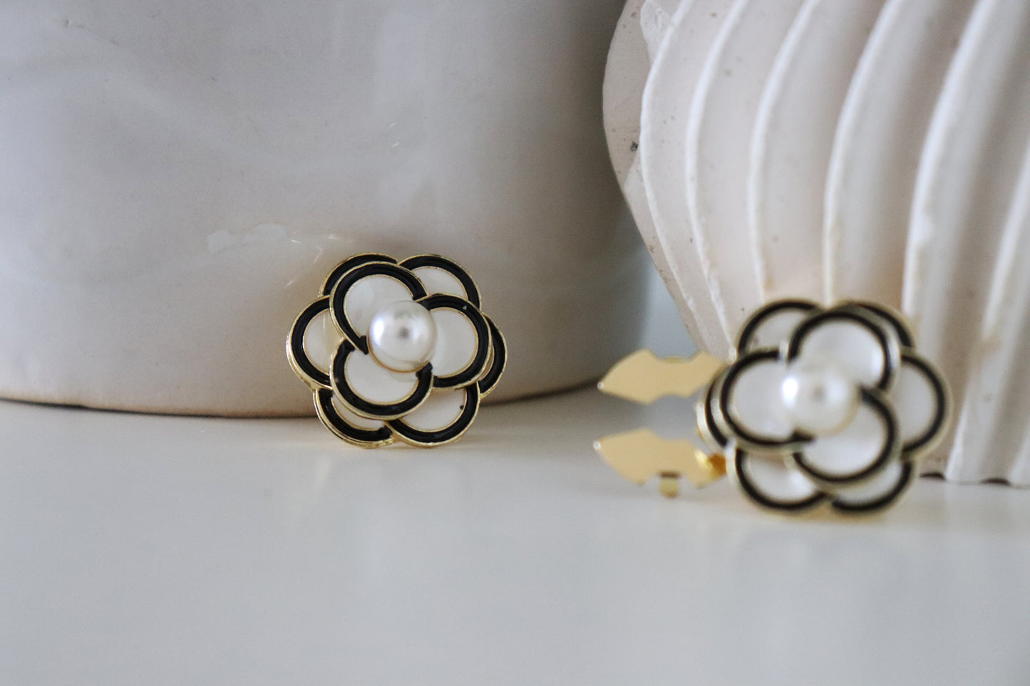 White Flower with pearl