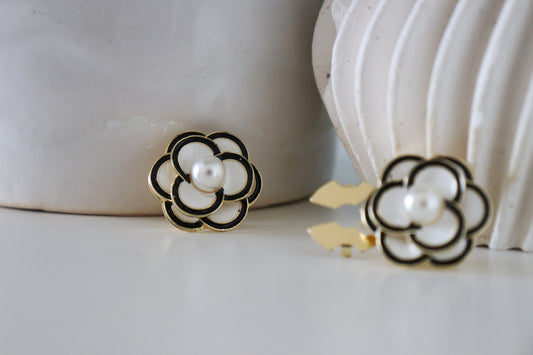 White Flower with pearl