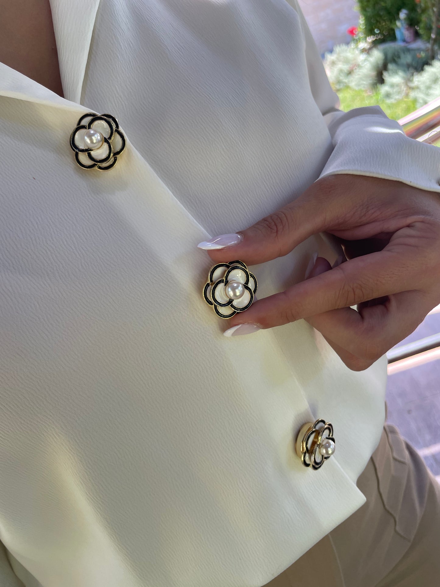 White Flower with pearl